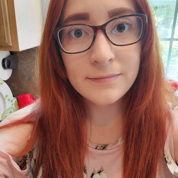 Meet your Posher, Stephanie - Picture 3 of 7